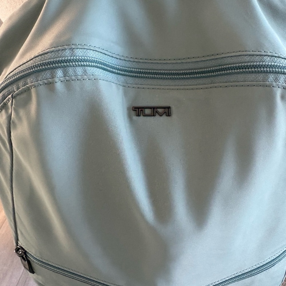 Tumi- lightweight flexible green backpack - Picture 2 of 7